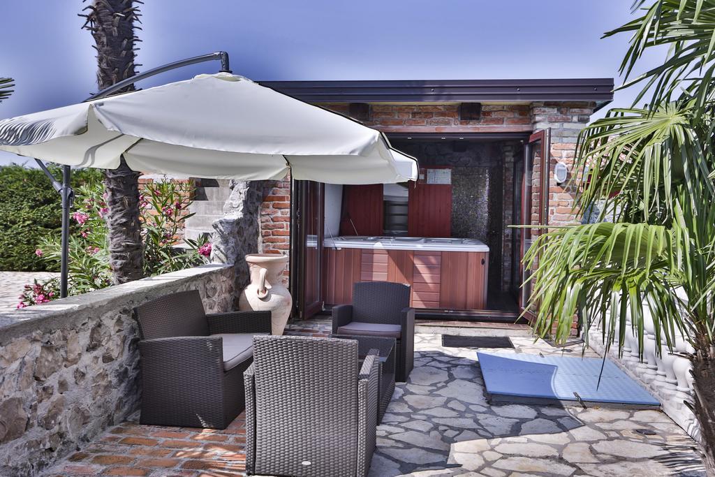 Casa Oasa -Accommodation , Pizzeria & Bar Marezige Exteriér fotografie