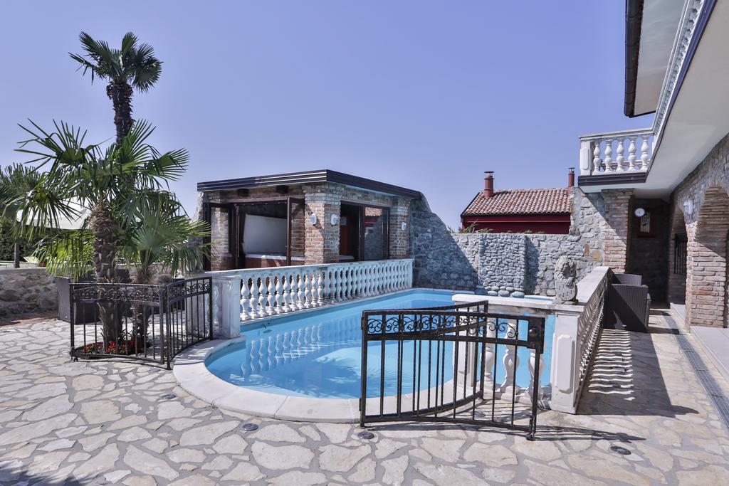 Casa Oasa -Accommodation , Pizzeria & Bar Marezige Exteriér fotografie